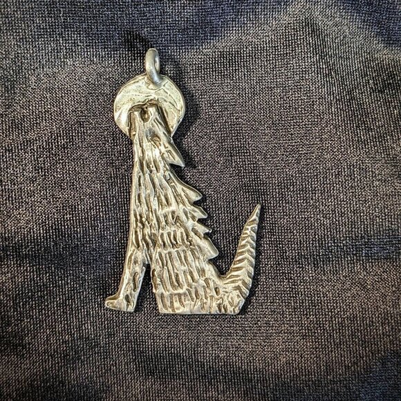 Pewter Coyote Wolf Howling at the Moon Profile Pendant - Picture 1 of 4